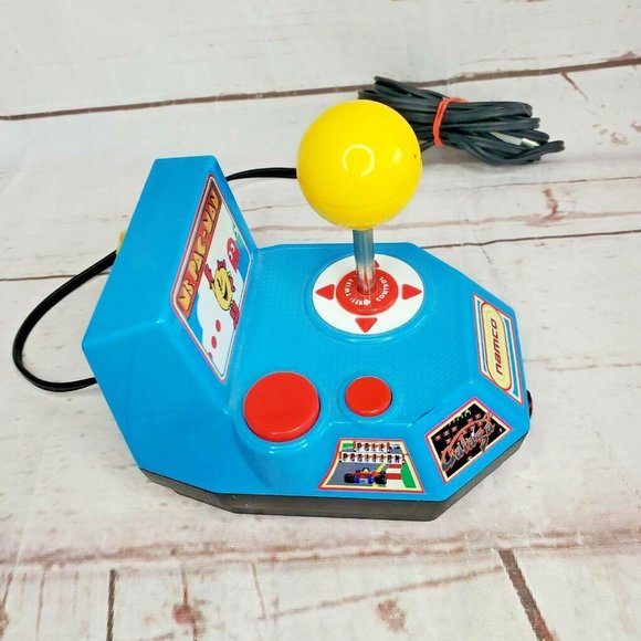 Ms. Pac-Man 5 in 1 Plug and Play 2004 Jakks Pacific TV Namco Game - Picture 2 of 12